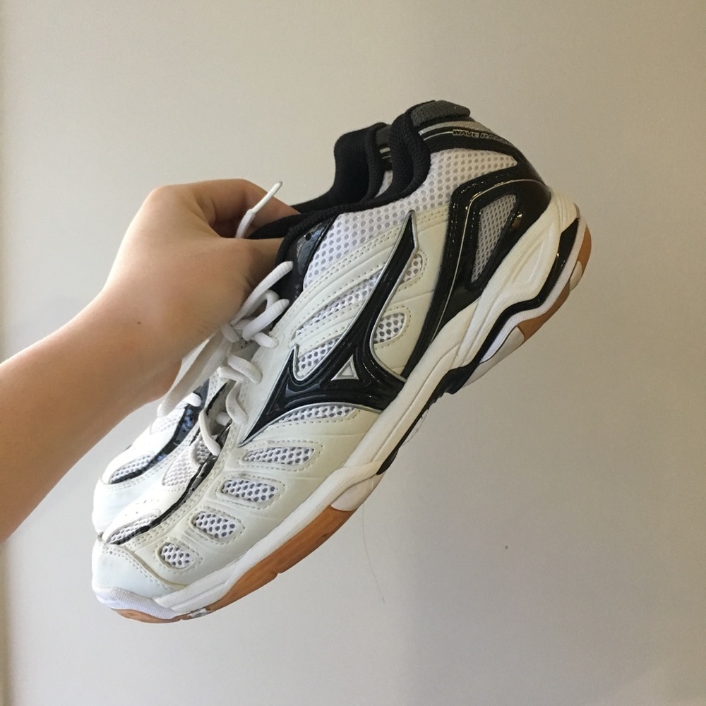 White Mizuno Volleyball shoes